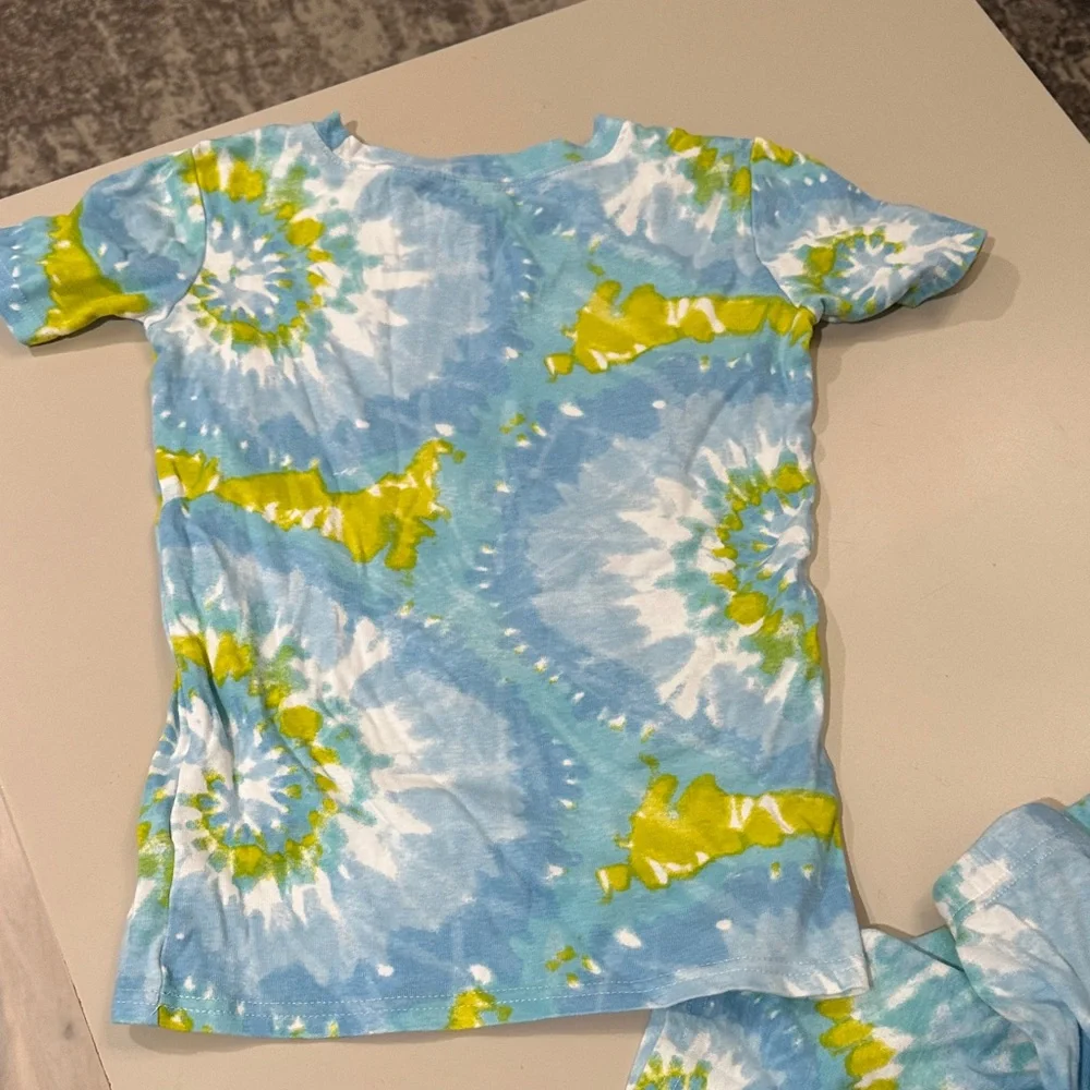 The Children's Place Tie-Dye Pajama Set - Blue and Yellow shorts &  short sleeve